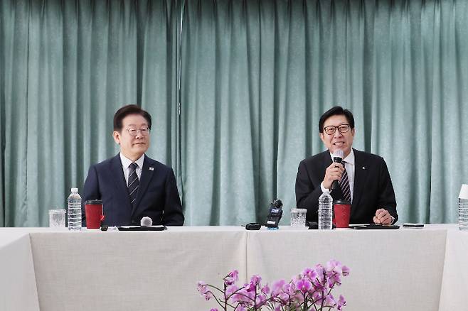 지난 3월 이재명 당시 더불어민주당 대표와 박형준 부산시장이 만나 부산 현안에 대한 의견을 나눴지만, 입장차를 확인하는 데 그쳤다.  부산시 제공