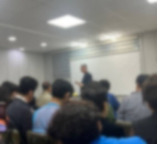 폰지 사기 조직원들이 피해자들을 대상으로 사업설명회를 진행하는 모습. 서울경찰청 제공