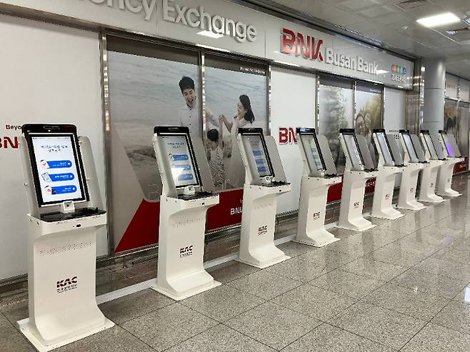 김해국제공항 1층에 설치된 바이오등록존. 김해국제공항 제공