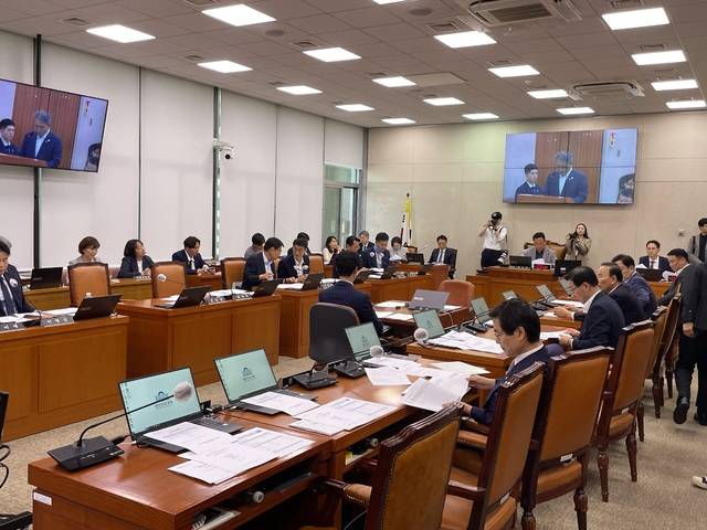 국회 농림축산식품해양수산위원회가 24일 전체회의를 열고 ‘2024년도 제1차 추가경정예산안’을 심사하고 있다.