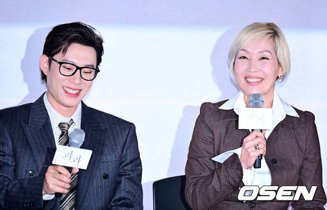 [OSEN=지형준 기자] 24일 오후 서울 용산구 한강로동 CGV 용산아이파크몰에서 영화 ‘파과' 언론시사회가 열렸다.