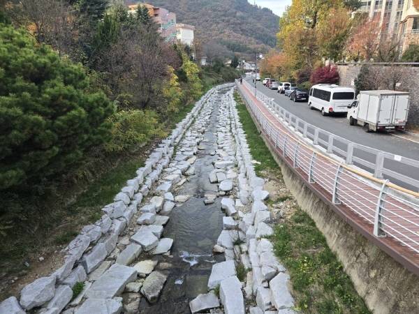 ▲수생태계 회복을 위해 지난해 완료된 양곡천 모습. ⓒ창원시