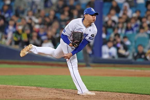 삼성 라이온즈 배찬승이 23일 대구 삼성라이온즈파크에서 열린 2025 KBO리그 정규시즌 KIA 타이거즈와의 홈 경기에서 공을 던지고 있다. 삼성 라이온즈 제공