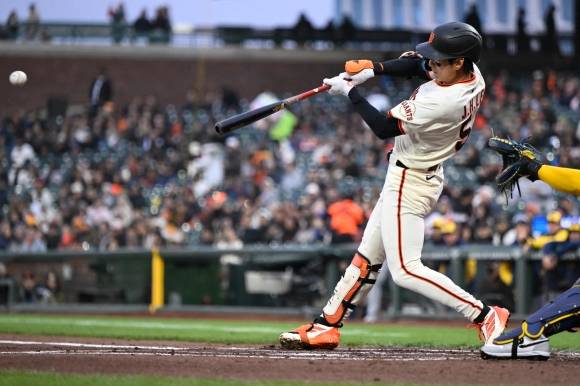 샌프란시스코 자이언츠 이정후가 24일(한국시간) 미국 캘리포니아주 샌프란시스코의 오라클 파크에서 열린 2025 미국 메이저리그(MLB) 정규시즌 밀워키 브루어스와 홈 경기에서 타격하고 있다. 로이터 연합뉴스