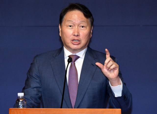 최태원 대한상공회의소 회장이 22일 서울 영등포구 국회 사랑재에서 열린 국회 미래산업포럼 발족식에서 기조연설을 하고 있다.사진=성형주 기자