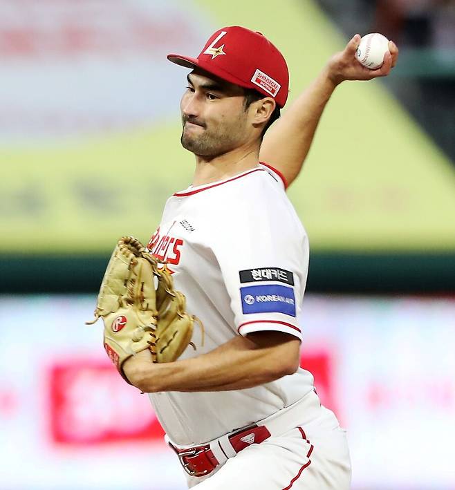 ▲ 화이트는 빠른 구속과 구위는 물론 다양한 변화구를 던지며 올 시즌 낮은 피안타율을 보이고 있다 ⓒSSG랜더스