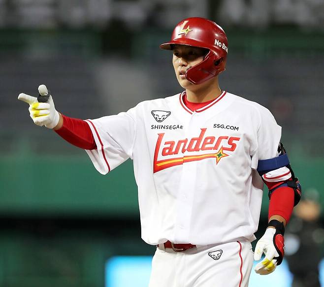 ▲ 묵묵하게 비시즌을 준비한 조형우는 타격과 성향 모두에서 지난해와 달라진 포수로 성장했다 ⓒSSG랜더스