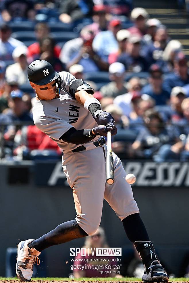 ▲ 저지는 24일(한국시간) 미국 오하이오주 클리블랜드 프로그래시브 필드에서 열린 클리블랜드 가디언스와 경기에 2번 타자 우익수로 선발 출전해 4타수 2안타(3루타1) 1타점 1볼넷 1득점 1삼진으로 5-1 승리를 이끌었다. 두 번째 타석에서 이날 경기 두 번째 안타를 신고한 저지.