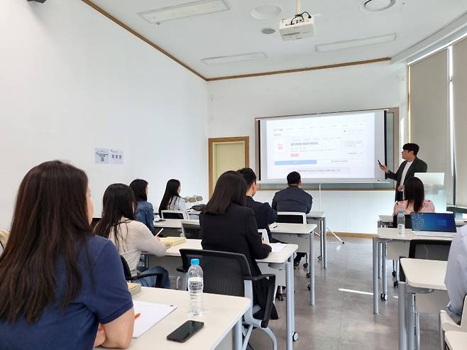 한체대 이지용 교수가 발표하고 있다.&nbsp;ⓒ한국도핑방지위원회