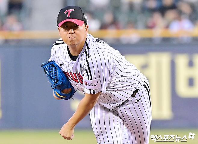 LG 투수 송승기는 23일 잠실구장에서 열린 '2025 신한 SOL Bank KBO 리그' NC와 주중 3연전 두 번째 경기에서 선발 등판했다. 6이닝 무피안타 무실점으로 깔끔한 투구를 선보여 팀 승리에 보탬이 됐다. 엑스포츠뉴스 DB