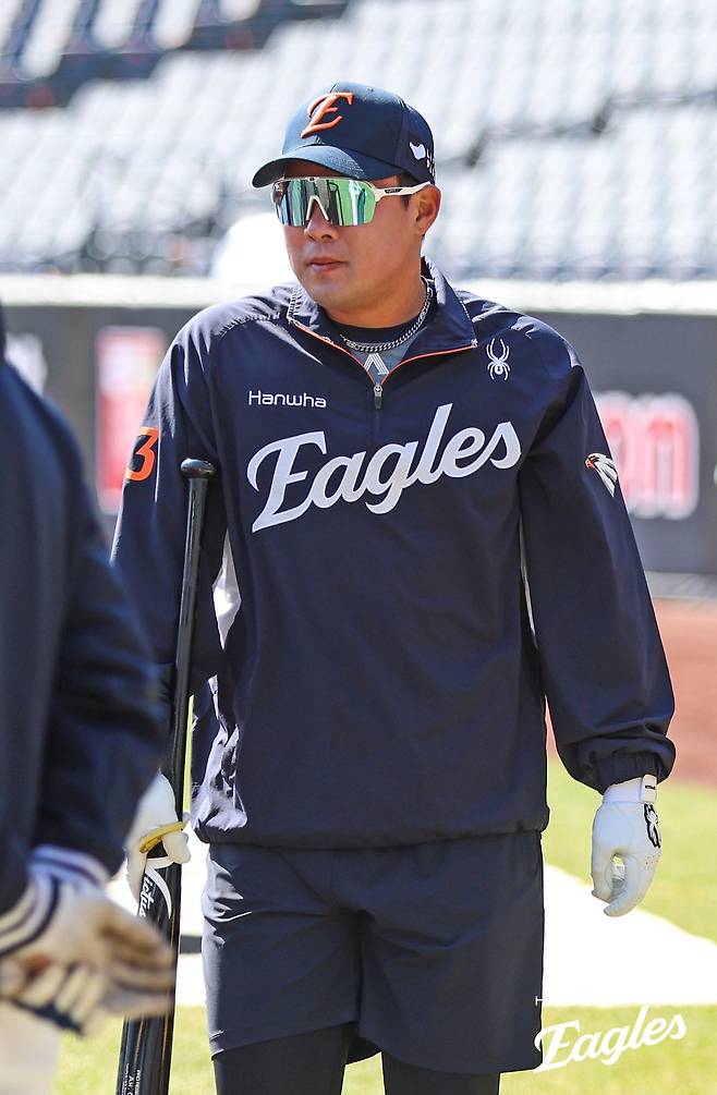 한화 이글스 베테랑 내야수 안치홍이 24일 부산 사직야구장에서 열리는 2025 신한 SOL Bank KBO리그 롯데 자이언츠와의 팀 간 3차전에 1번타자 겸 2루수로 선발 출전한다. 한화는 이 경기에서 9연승에 도전한다. 사진 한화 이글스