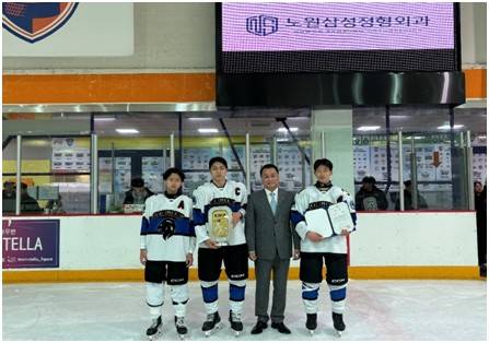 우승을 차지한 중동중학교 [대한아이스하키협회 제공. 재판매 및 DB 금지]