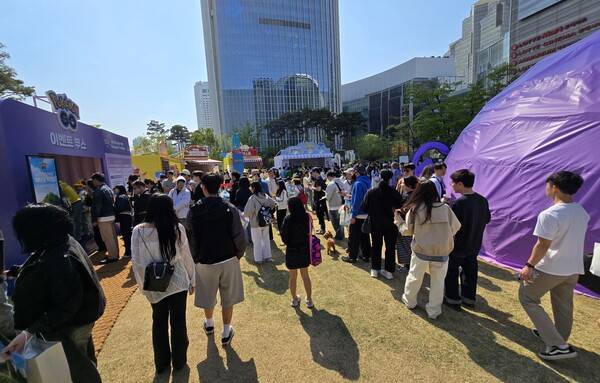 - 연령대를 가리지 않고 사람이 정말 많았다