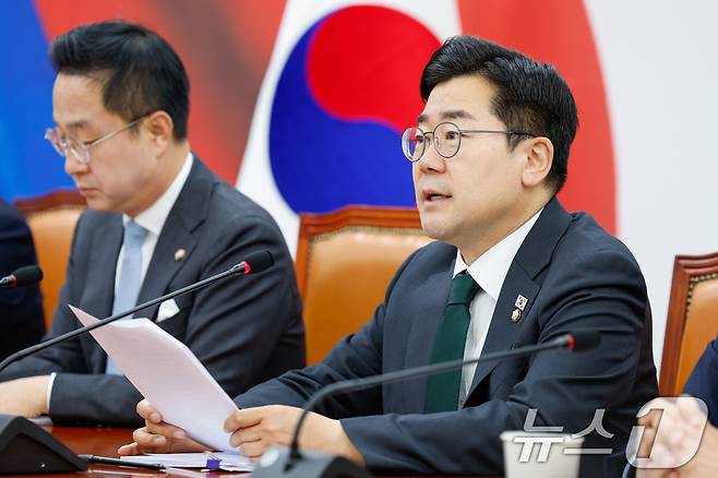 박찬대 더불어민주당 대표 직무대행 겸 원내대표가 24일 오전 서울 여의도 국회에서 열린 정책조정회의에 참석해 모두 발언하고 있다. 2025.4.24/뉴스1 ⓒ News1 안은나 기자