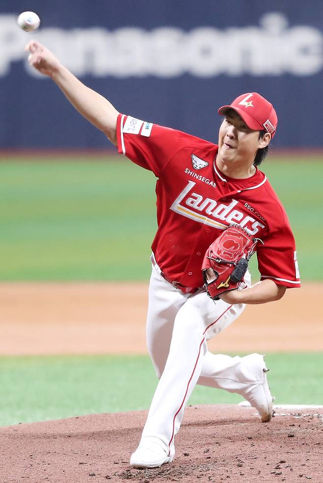 SSG 문승원이 시즌 2승을 수확했다. 사진 | SSG 랜더스