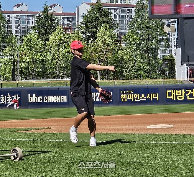 KIA 김도영이 25일 광주-기아 챔피언스 필드에서 열린 2025 KBO리그 LG와 경기에 앞서 팀 훈련 때 캐치볼을 하며 몸을 풀고 있다. 광주 | 김동영 기자 raining99@sportsseoul.com