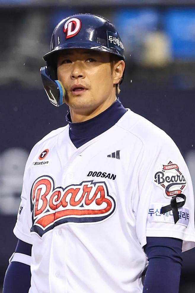 두산 김재환이 25일 잠실 롯데전 홈 쇄도 도중 아웃됐다. 사진 | 두산 베어스