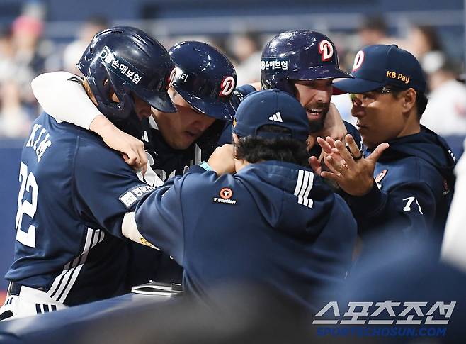 통으로 들이닥친 세 명의 타자에 기세에 놀란 이승엽 감독