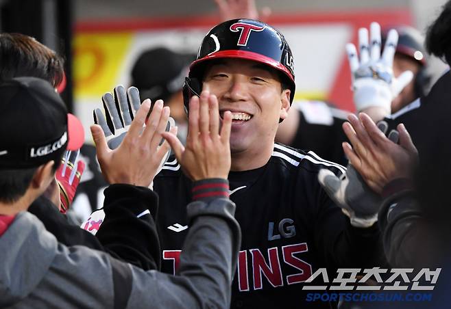 25일 광주 기아챔피언스필드에서 열린 KIA 타이거즈와 LG 트윈스의 경기. 김현수가 득점 후 환호하고 있다. 광주=박재만 기자 pjm@sportschosun.com/2025.04.25/