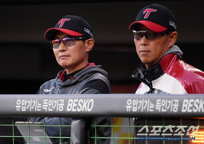 25일 광주 기아챔피언스필드에서 열린 KIA 타이거즈와 LG 트윈스의 경기. 염경엽 감독이 생각에 잠겨 있다. 광주=박재만 기자 pjm@sportschosun.com/2025.04.25/