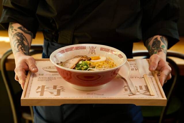 차슈와 죽순 계란이 듬뿍 올라간 특제라멘