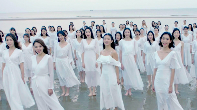 중국 성형수술 관련 앱 소영(SoYoung's)의 광고 장면. BBC