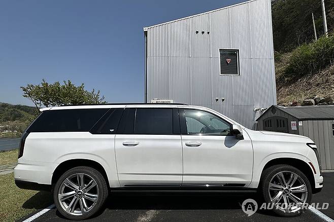 지난 24일, 서울과 강원도 일대에서 5세대 부분변경 캐딜락 '에스컬레이드'를 경험해 봤다(오토헤럴드 김훈기 기자)&nbsp;