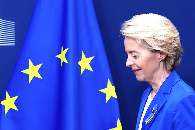 유럽연합(EU)은 중국과 마찬가지로 미국의 관세 폭탄에 거세게 반발하고 있지만, 중국과 달리 미국과 타협할 가능성이 크다고 전문가들은 전망한다. 사진은 지난 4월 10일 우르줄라 폰 데어 라이엔 EU 집행위원장의 모습./로이터 연합뉴스