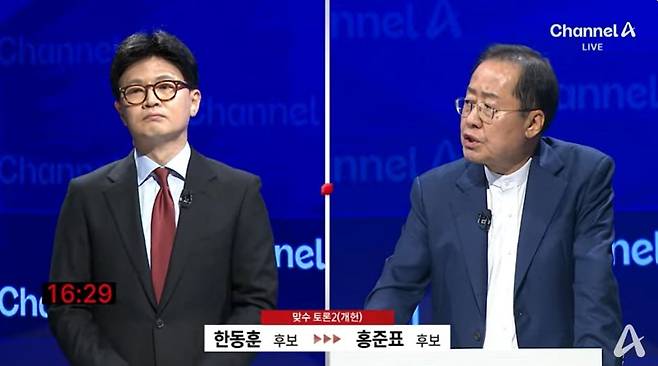 25일 국민의힘 대선 경선 ‘1대1 맞수 토론회’에 나선 한동훈(왼쪽), 홍준표 후보. /채널A 유튜브 캡처