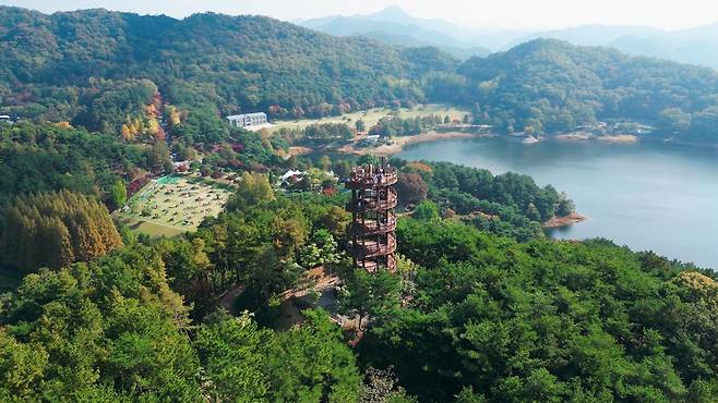 청남대 봉황탑 전경. 충북도 제공