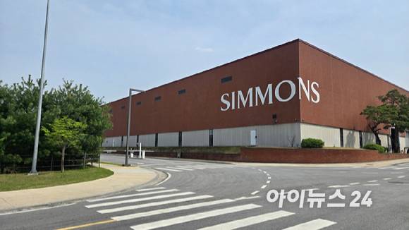 시몬스 테라스와 붙어 있는 시몬스 팩토리움 전경. [사진=진광찬 기자]