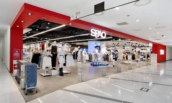 이랜드월드 스파오는 시즌리스 상품을 확대하고 있다. 사진은 스파오 타임스퀘어점 매장 전경. [사진=이랜드]
