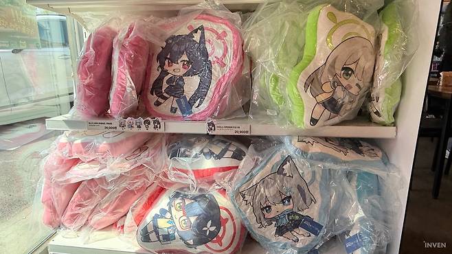 ▲ 아비도스 대책위원회 멤버 쿠션까지ㄷㄷㄷ 아 그리고 호시노는 이제  영업 시간 다 됐으니 일어나지 않을래?