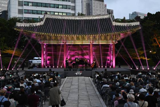 지난해 정동야행 당시 덕수궁 중화전 앞에서 열린 고궁음악회의 모습. [사진 서울 중구]
