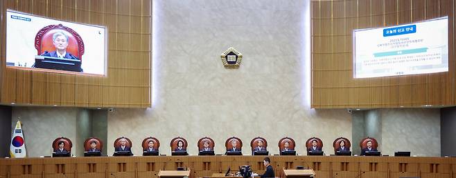 조희대 대법원장이 3월20일 서울 서초구 대법원에서 수면제를 먹여 성폭행을 저지르려고 했으나 미수에 그쳤더라도 강간치상죄로 처벌할 수 있는지 여부에 대한 전원합의체 선고를 위해 참석해 있다. /뉴시스