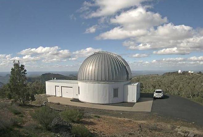 한국천문연구원이 개발해 호주에 설치한 ‘외계행성탐색시스템(KMTNet)’ 소속 천체 망원경. 천문연구원 제공