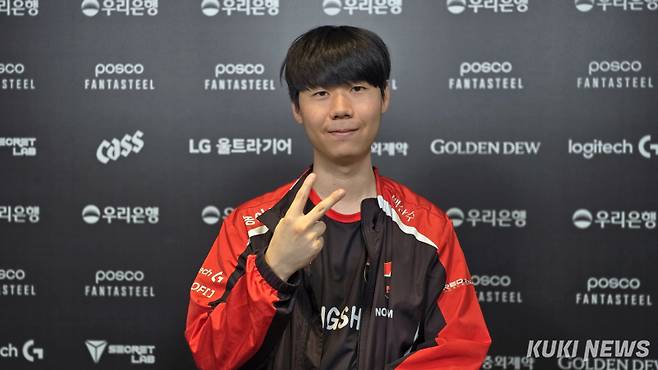 ‘리헨즈’ 손시우가 25일 오후 5시 서울 종로구 롤파크 LCK 아레나에서 열린 ‘2025 LCK’ 정규시즌 1라운드 KT 롤스터와 경기가 끝난 뒤 쿠키뉴스와 만나 인터뷰하고 있다. 김영건 기자