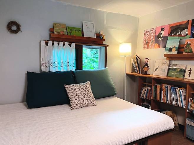 독립서점과 함께 운영하고 있는 경북 영양 산골 북스테이  / 사진=에어비앤비