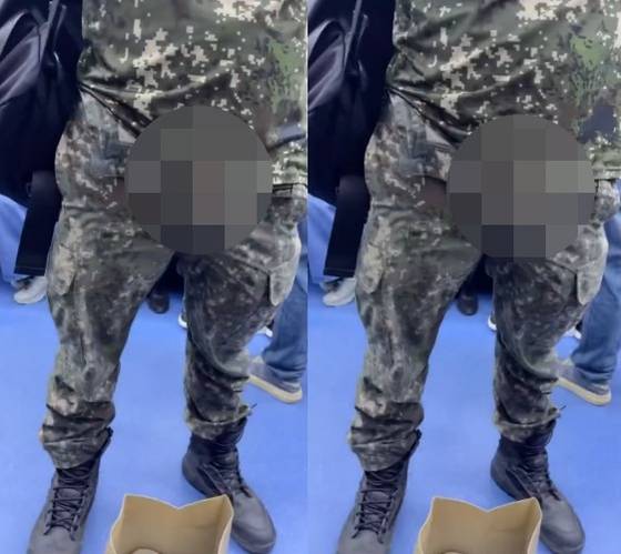 서울 서초경찰서는 최근 신분당선 지하철에서 군복을 입은 채 신체 중요 부위를 노출한 혐의를 받는 남성 A씨 신원을 파악했다고 25일 밝혔다. A씨는 지난 19일 오후 군복과 군화 등을 착용한 채 신분당선 지하철 안에서 신체 중요 부위를 노출한 공연음란 혐의를 받는다. /사진=X(엑스) 캡처.