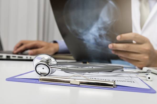 AI(인공지능) 챗봇 챗GPT가 몇 가지 증상만으로 의사들도 몰랐던 암을 진단한 사례가 잇따라 나왔다. 기사 내용과 직접적인 관련 없는 참고용 사진./사진=게티이미지뱅크