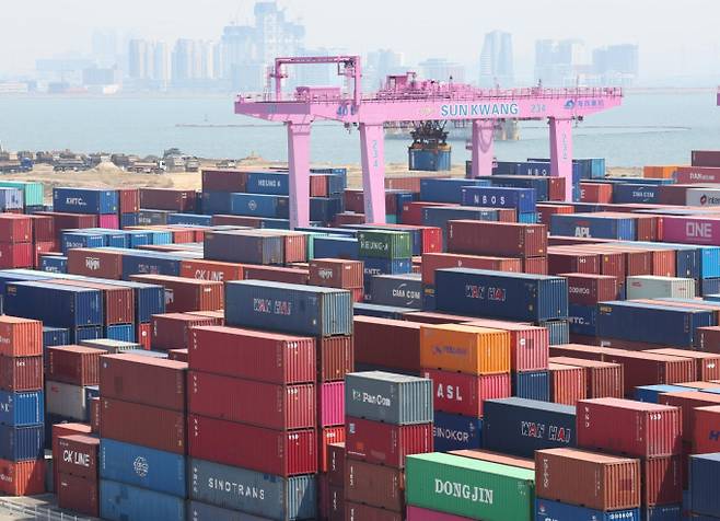 사진은 인천 연수구 인천신항 컨테이너 터미널. /사진=뉴시스