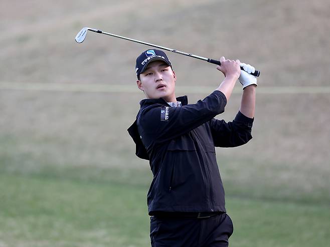 7번 홀에서  그린을 향해 샷을 날리고 있는 강태영. [사진=KPGA]