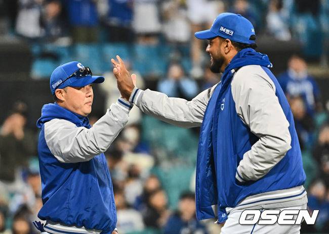 [OSEN=대구, 이석우 기자] 삼성 라이온즈 박진만 감독, 레예스/ foto0307@osen.co.kr