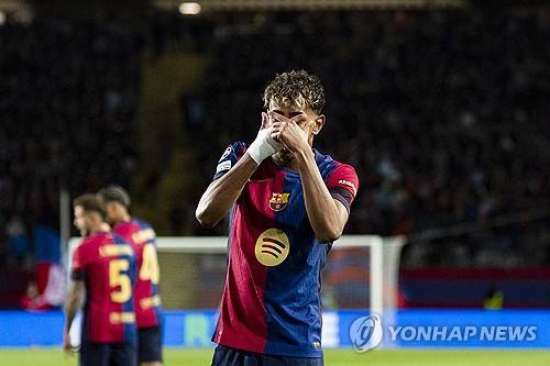 이탈리아 이적시장 전문 기자로 알려진 니콜로 스키라가 24일(한국시간) 자신의 사회관계망서비스(SNS) X를 통해 바르셀로나가 자신들의 현재이자 미래인 야말과 재계약을 맺을 준비를 하고 있다고 전했다.&nbsp;연합뉴스