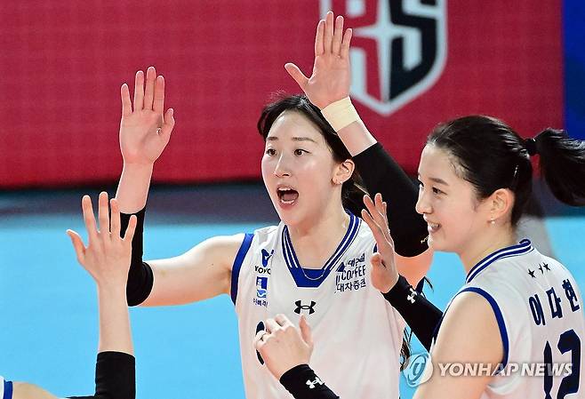 현대건설에서 뛰었던 고예림(왼쪽)과 이다현   [한국배구연맹 제공. 재판매 및 DB 금지]