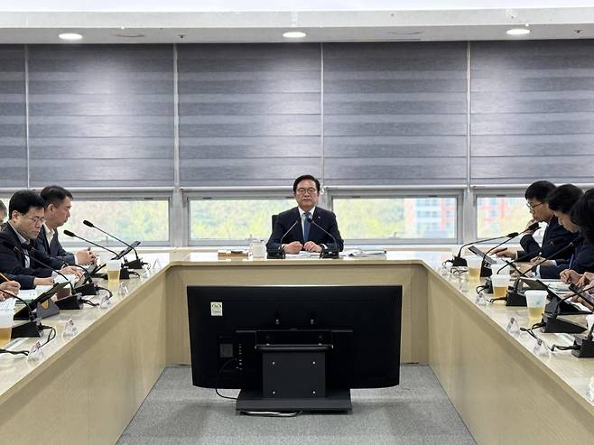 회의 주재하는 김석필 시장 권한대행 [천안시 제공. 재판매 및 DB 금지]