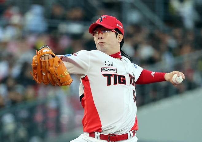 25일 광주기아챔피언스필드에서 열린 프로야구 LG 트윈스와 KIA 타이거즈의 경기. KIA 선발투수&nbsp;양현종이 2회초에 투구를 하고 있다. 2025.4.25