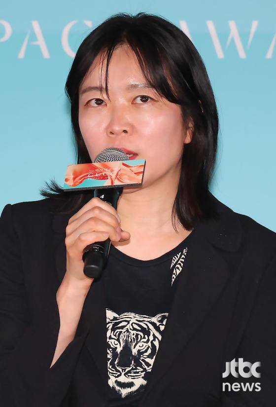 26일 오후 서울 메가박스 성수점에서 '구찌 임팩트 어워드 GUEST VISIT' 행사가 열렸다. 이날 모더레이터를 맡은 배우 김신록과 '그녀에게' 이상철 감독, 배우 김재화 '대도시의 사랑법' 배우 노상현, '되살아나는 목소리' 시네마달 김명주 팀장, '아침바다 갈매기는' 박이웅 감독, '정순' 정지혜 감독, 배우 김금순이 참석해 자리를 빛냈다. 박세완 엔터뉴스팀 기자 park.sewan@jtbc.co.kr