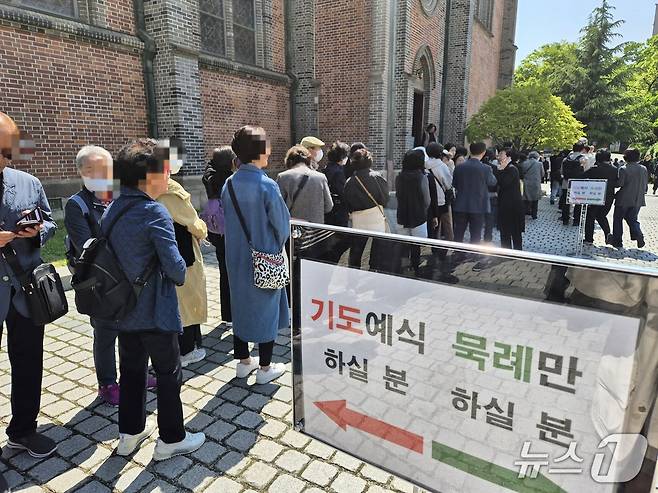 26일 오전 프란치스코 교황의 분향소가 설치된 서울 중구 명동대성당의 모습. 2025.4.26/뉴스1 ⓒ News1 신윤하 기자