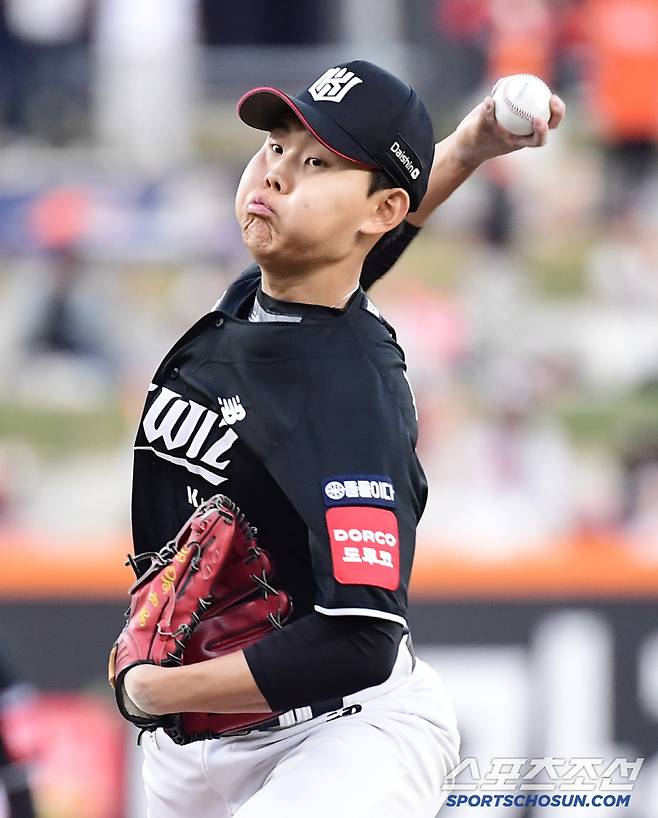 25일 대전 한화생명볼파크에서 열린 한화와 KT의 경기. 선발 투구하고 있는 KT 소형준. 대전=송정헌 기자songs@sportschosun.com/2025.04.25/